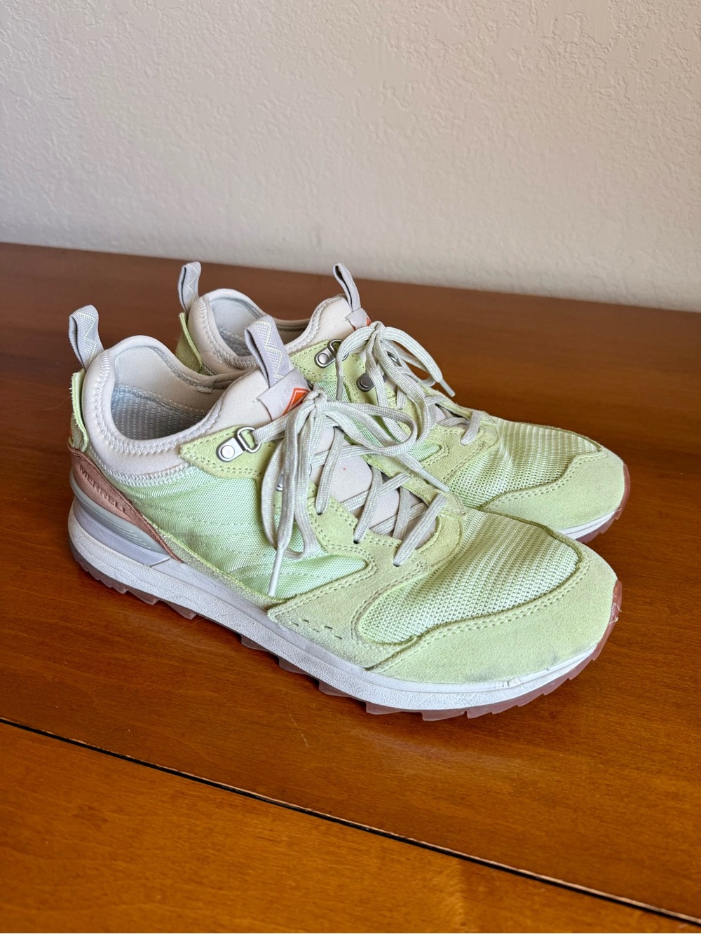 Merrell Pale Green Lace-Up Women's Sneakers 11